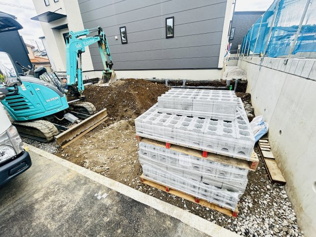 新築　高崎市石原町8区画　2号棟の駐車場|　駐車スペースは建物北側に3台分可能です！
