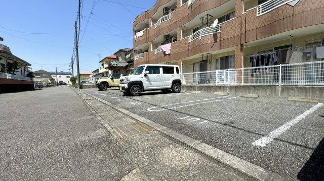 プランドール・雅の駐車場