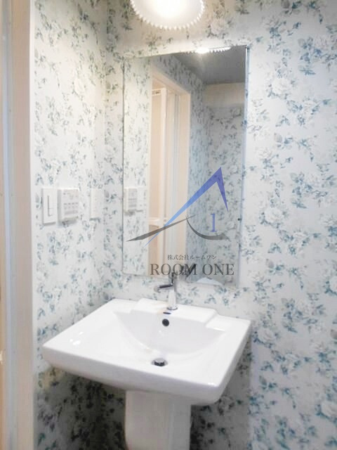 ＴＨＥ　ＯＸＦＯＲＤ　ＦＬＡＴの洗面所|独立洗面台です。