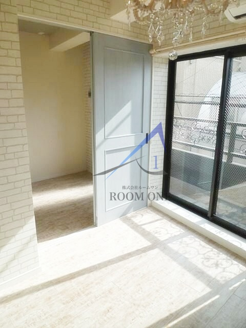 ＴＨＥ　ＯＸＦＯＲＤ　ＦＬＡＴの居間・リビング|洋室のお部屋です。