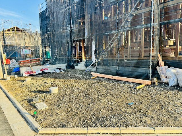 八王子市　泉町　新築一戸建て　２６期の駐車場|～並列3台駐車可能カースペース～