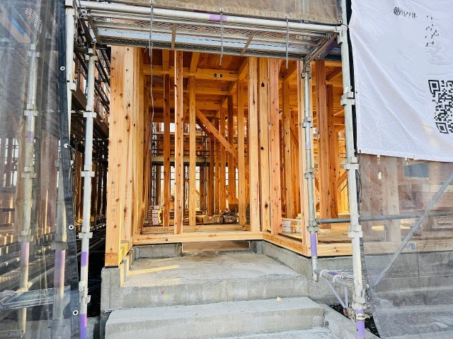 八王子市　泉町　新築一戸建て　２６期の玄関|～玄関は安心のWロックキーを採用～