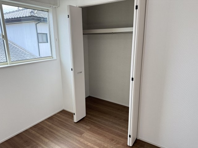 ハートフルタウン渋川市石原348番　C号棟の収納|2階洋室1収納です