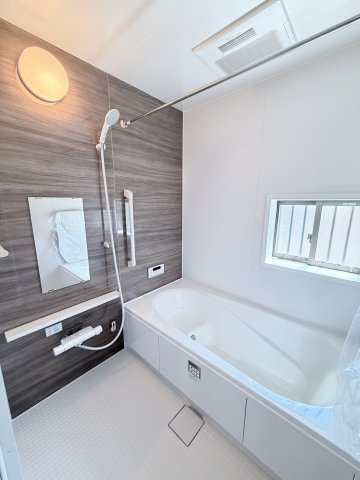 ハートフルタウン渋川市石原348番　C号棟のトイレ|2階トイレです。清潔感のある白を基調としています。