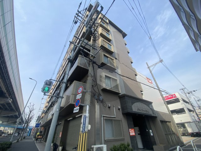 グランドオーク高井田の外観