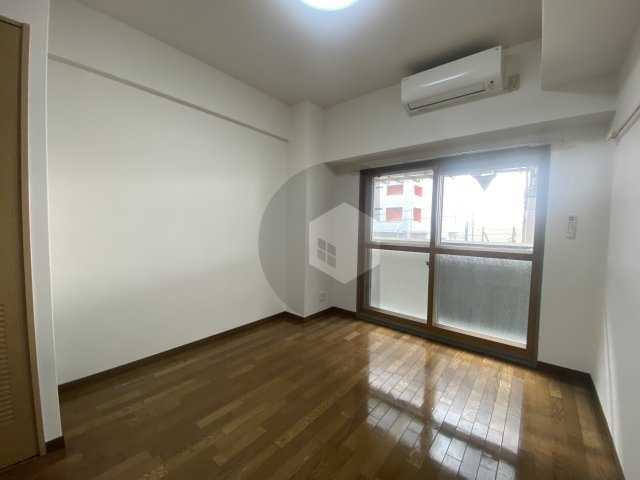 グランドオーク高井田の居間・リビング