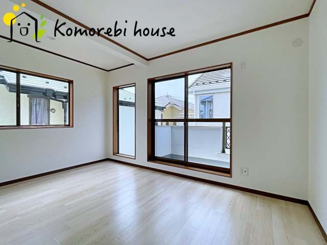 上尾市泉台2丁目　中古一戸建ての洋室|明るい洋室です