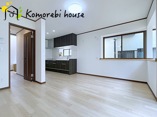 上尾市泉台2丁目　中古一戸建ての居間・リビング|使いやすい居間です