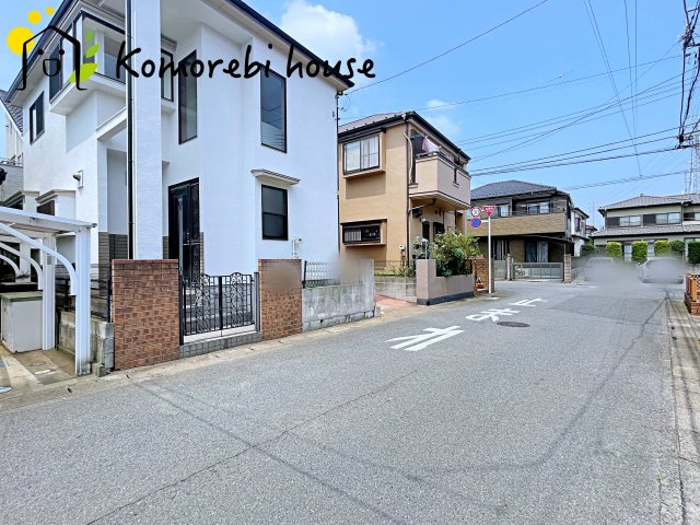 上尾市泉台2丁目　中古一戸建ての前面道路含む現地写真|前面道路含む現地写真です