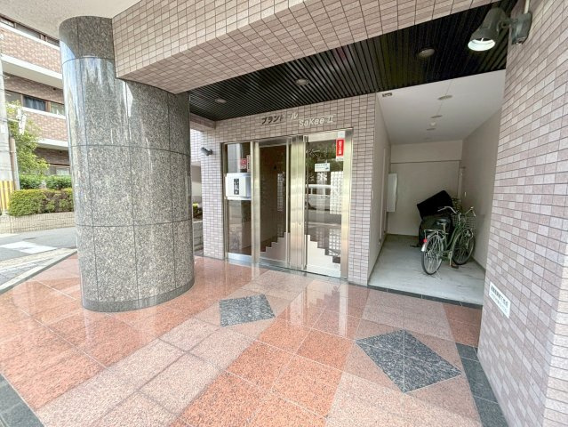 プランドールSakaeⅡのエントランス