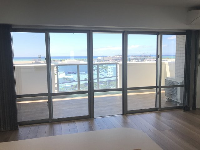 ジ・オーシャンテラス豊崎シーサイドテラスの居間・リビング