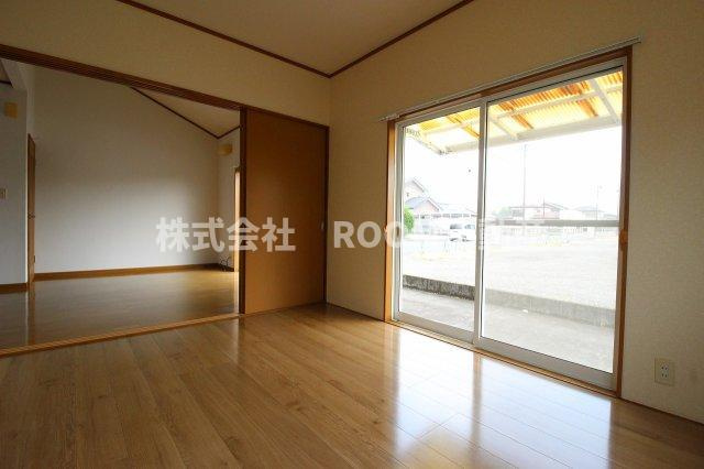 岩元貸家の寝室|ゆったりとした居間です