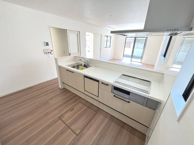 【キッチン】 | 福岡市早良区賀茂2丁目4期　1号棟（全1棟）【仲介手数料無料・0円】 | 現地写真。
