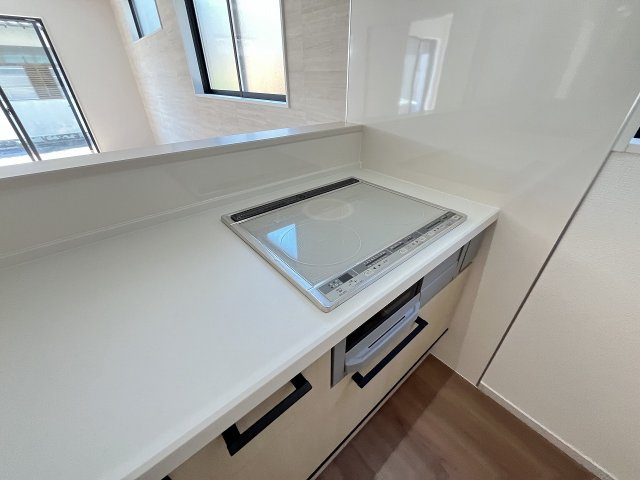 【キッチン】 | 福岡市早良区賀茂2丁目4期　1号棟（全1棟）【仲介手数料無料・0円】 | 施工例。施工例は完成時と異なる場合があります。