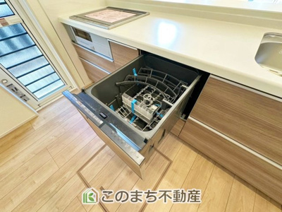 【キッチン】 | ブルーミングガーデン宇都宮市中戸祭1丁目　1号棟 | 同社施工物件の写真です。※建具やフローリング、その他仕様が違う場合がございます。