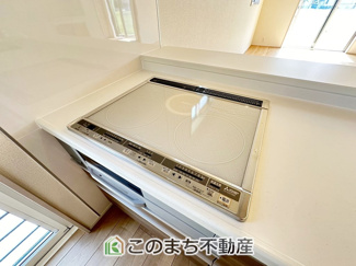 【キッチン】 | ブルーミングガーデン宇都宮市中戸祭1丁目　1号棟 | IHクッキングヒーターで調理もお掃除も楽々です♪