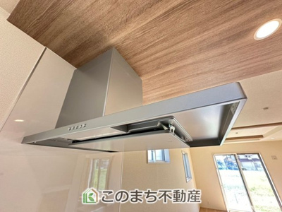 【キッチン】 | ブルーミングガーデン宇都宮市中戸祭1丁目　1号棟 | お料理の匂いもスッキリ♪シンプルデザインで掃除も簡単‼