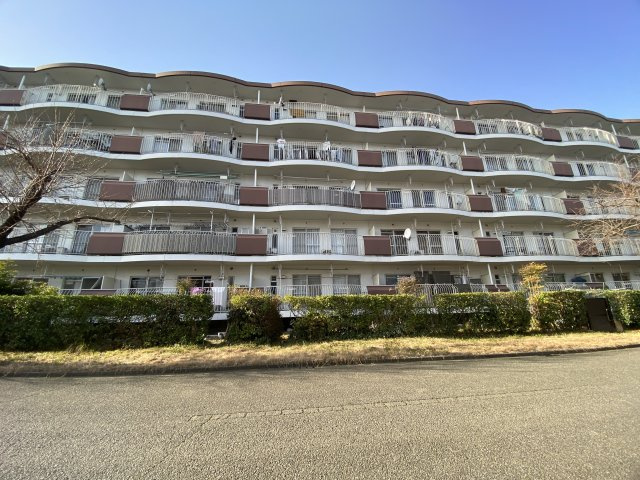 ハイネス入間ガーデニア2号棟の外観