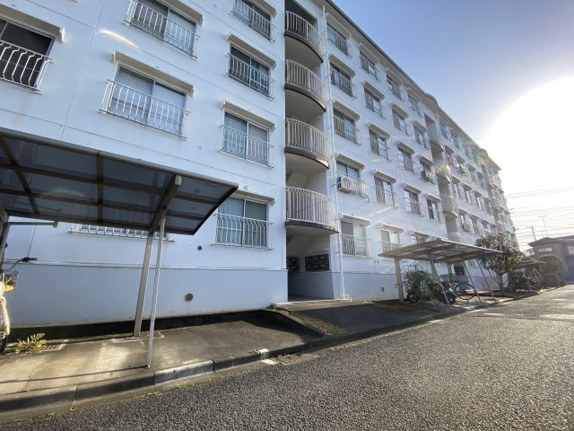 ハイネス入間ガーデニア2号棟の外観