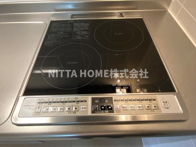 ブランコ　ロサ（Ｂｒａｎｃｏ・Ｒｏｓａ）のキッチン|２口ＩＨのキッチンでお掃除がしやすいです◎