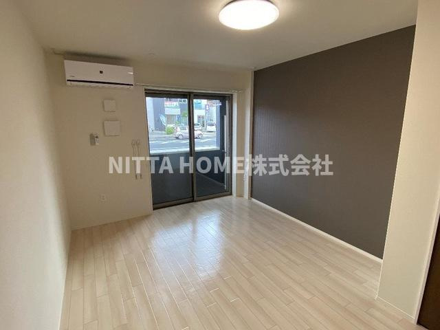 ブランコ　ロサ（Ｂｒａｎｃｏ・Ｒｏｓａ）の居間・リビング|洋室８帖のお部屋です♪