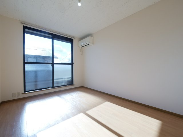 ドリームタウンⅡ　ダンボの洋室