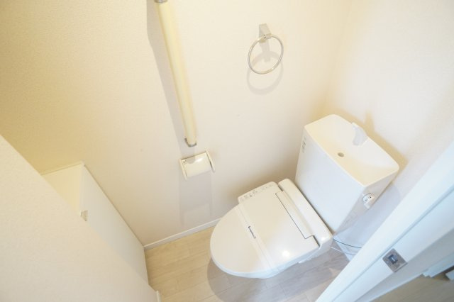 レオネクストコミンチャーレ九条の浴室|浴室乾燥機付　カラーパネル採用で明るいバスルーム