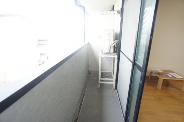 レオパレス冨田の玄関