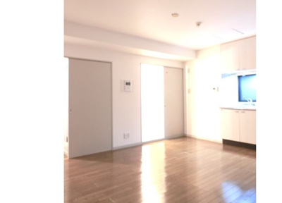 【居間・リビング】 | 川萬ビルグランアルシェ | こちらのリビングで趣味の時間をお楽しみください