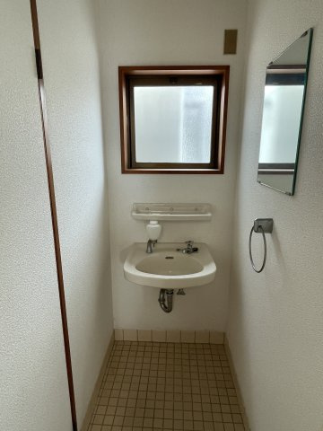 三友ビルの洗面所