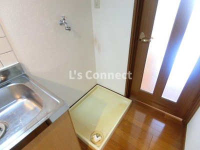 【設備】 | クレール成田 | 室内洗濯機置き場には排水パン付き。