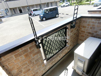 【バルコニー】 | クレール成田 | 晴れた日には洗濯物もたくさん干せます。