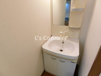 【洗面所】 | クレール成田 | 朝の支度もスムーズな独立洗面台。