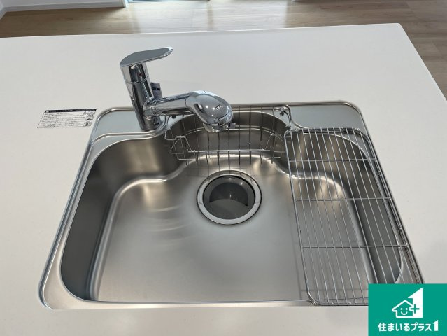 宇治市大久保町上ノ山　第1期　新築一戸建てのその他|蛇口の先端に浄水器を内蔵しています！原水と浄水、お湯と冷水、シャワーの切替えがワンタッチなので用途によって使い分けられます。