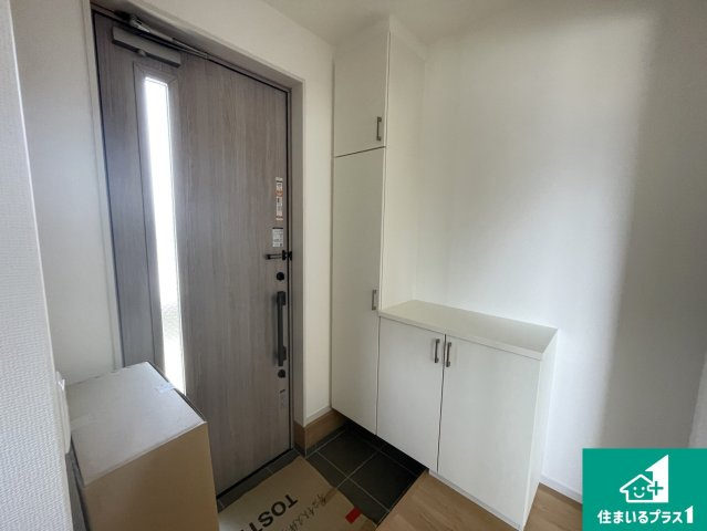 宇治市大久保町上ノ山　第1期　新築一戸建ての玄関|シューズボックスにはたくさんの靴が収納できるので玄関周りはいつもスッキリ！ご家族が増えても安心！