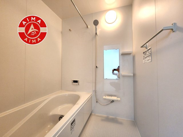 春日市弥生2丁目第1-2棟(3号棟)の浴室|1日の疲れを癒してくれる広々バスルーム。雨の日のお洗濯にも大活躍な浴室乾燥機付です！