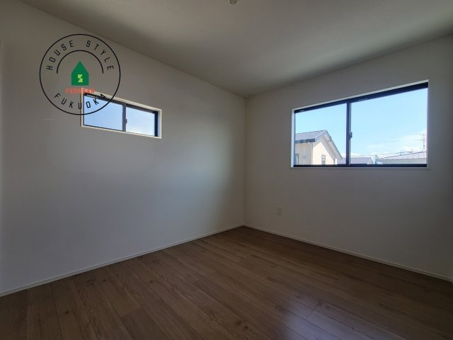 春日市弥生2丁目第1-2棟(3号棟)の内観：施工例|落ち着いた色調の洋室です。