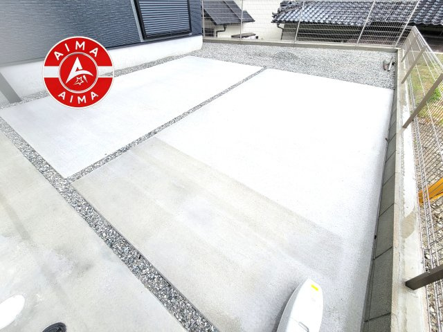 春日市弥生2丁目第1-2棟(3号棟)の外観|広々した駐車場になります。