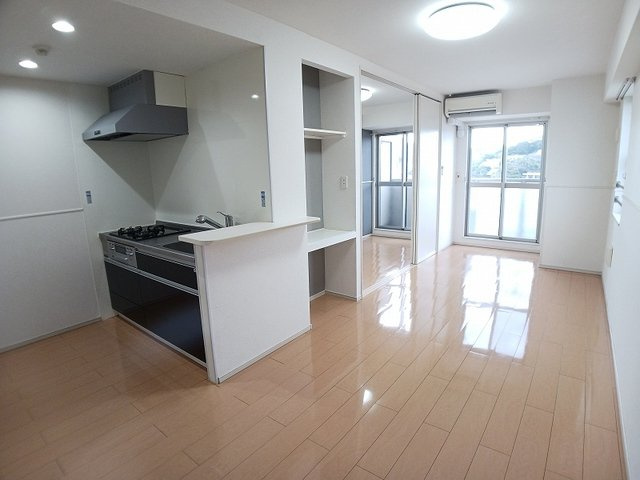 【居間・リビング】 | シェーナ下到津 | ゆったり過ごせるリビングです