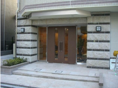 コーマ ディ ルッソのエントランス