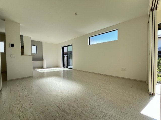 【居間・リビング】 | 福岡市早良区有田6丁目1期　1号棟（全2棟）【仲介手数料無料・0円】 | 施工例。施工例は完成時と異なる場合があります。