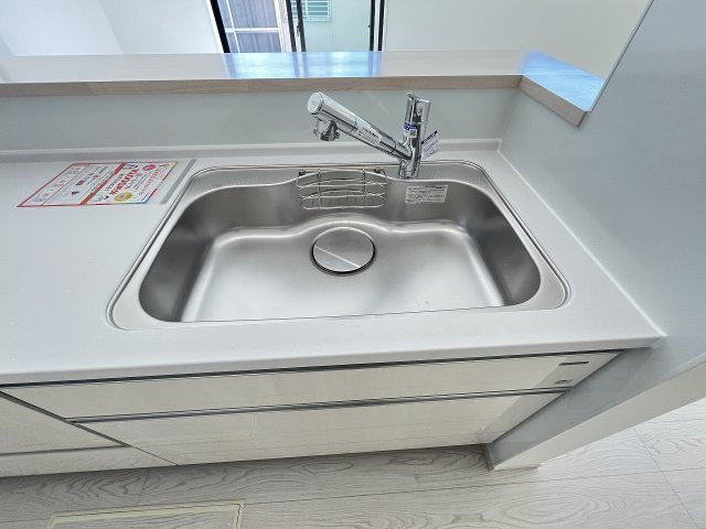 【キッチン】 | 福岡市早良区有田6丁目1期　1号棟（全2棟）【仲介手数料無料・0円】 | 施工例。施工例は完成時と異なる場合があります。
