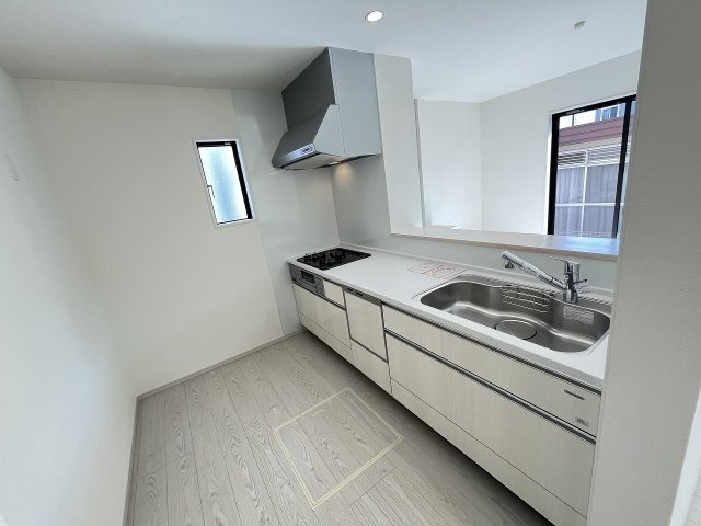 【キッチン】 | 福岡市早良区有田6丁目1期　1号棟（全2棟）【仲介手数料無料・0円】 | 施工例。施工例は完成時と異なる場合があります。