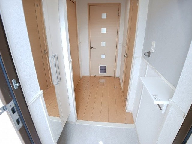 【玄関】 | シェーナ下到津 | ゆったりとした玄関です