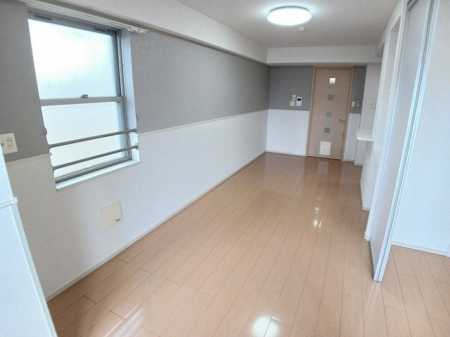 【居間・リビング】 | シェーナ下到津 | 居間です