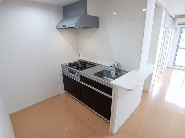 【キッチン】 | シェーナ下到津 | コンパクトなキッチンで掃除もラクラク