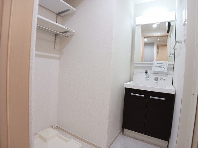 【洗面所】 | シェーナ下到津 | スペースが確保できる洗面所です