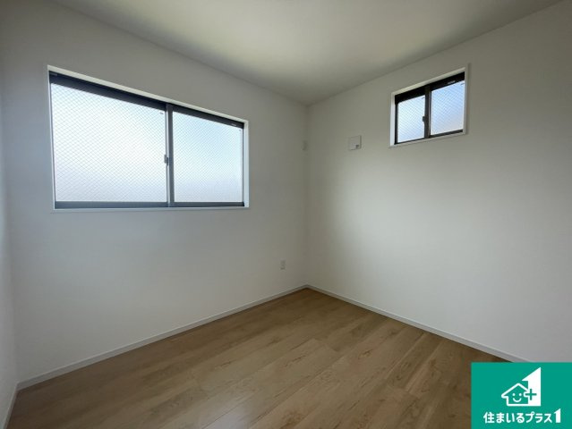 宇治市大久保町上ノ山　第1期　新築一戸建ての洋室|シンプルな洋室は、自分好みのインテリアが楽しめます♪ご家族とインテリアや家具を選びに行くのは新築購入時の醍醐味の一つです。ぜひお楽しみください♪