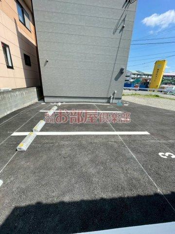 レガリア西町の駐車場|車をお持ちの方に嬉しい駐車場付きの物件です
