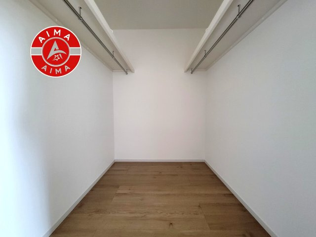 春日市弥生2丁目第1-2棟(4号棟)の収納|洋服や大きな荷物が多い方や人数の多いご家族などは、一般的なクローゼットよりもウォークインクローゼットのほうが使い勝手が良いです。